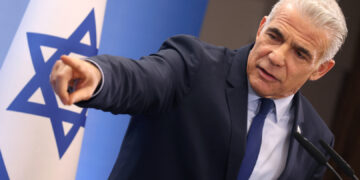 יאיר לפיד: מנהיג כושל או מושיע ישראל?